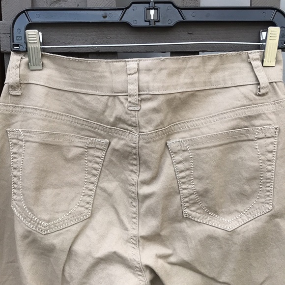 Khaki color skinny jeans with lots of stretch. Cute pockets in back. Never worn - Picture 4 of 4